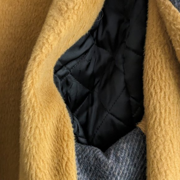 Men's wool-blend lined coat w/dual back flaps w/leather covered buttons - Picture 2 of 4